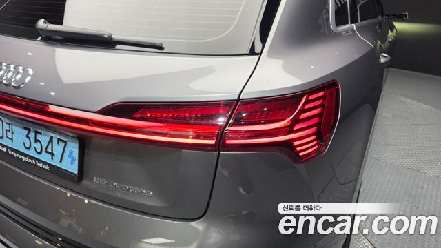 Audi e-tron 2020 — photo 9