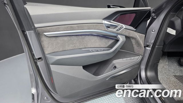 Audi e-tron 2020 — photo 14