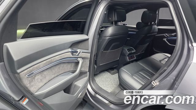 Audi e-tron 2020 — photo 16