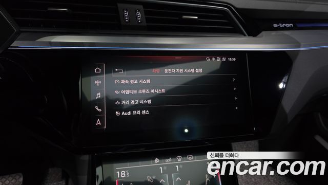 Audi e-tron 2020 — photo 30