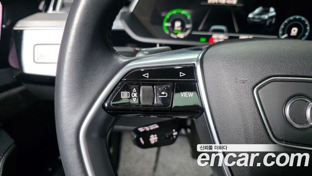 Audi e-tron 2020 — photo 33