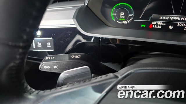 Audi e-tron 2020 — photo 35