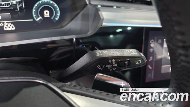 Audi e-tron 2020 — photo 36