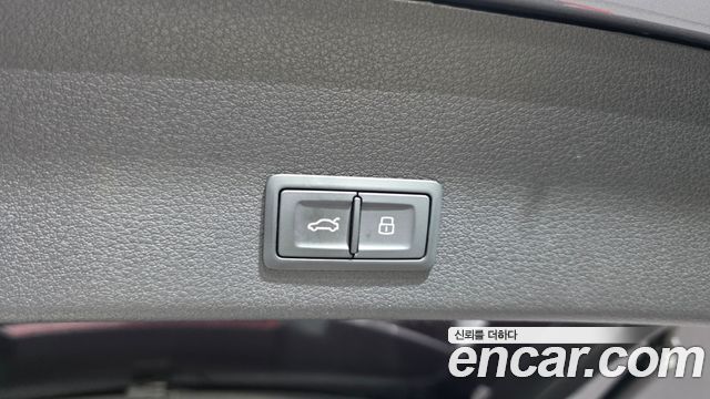 Audi e-tron 2020 — photo 38