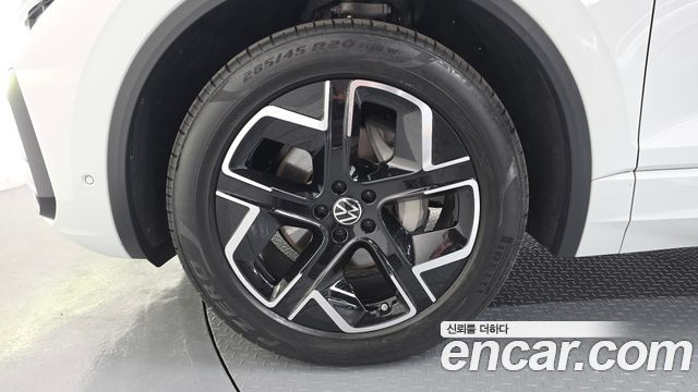 Volkswagen Touareg 2024 — photo 5
