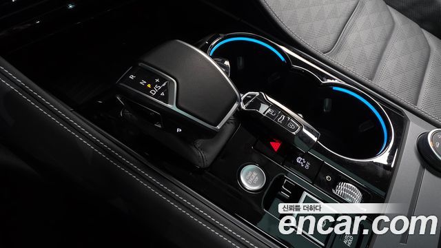 Volkswagen Touareg 2024 — photo 12