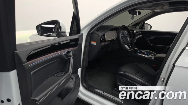 Volkswagen Touareg 2024 — photo 13