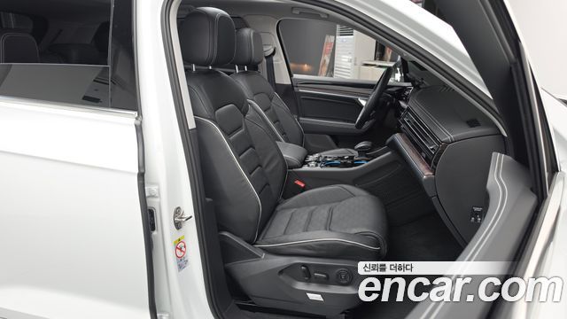 Volkswagen Touareg 2024 — photo 18