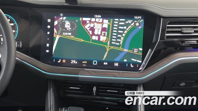 Volkswagen Touareg 2024 — photo 25