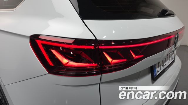 Volkswagen Touareg 2024 — photo 9