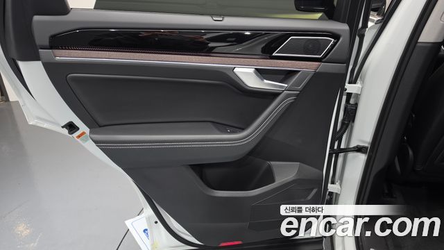 Volkswagen Touareg 2024 — photo 15