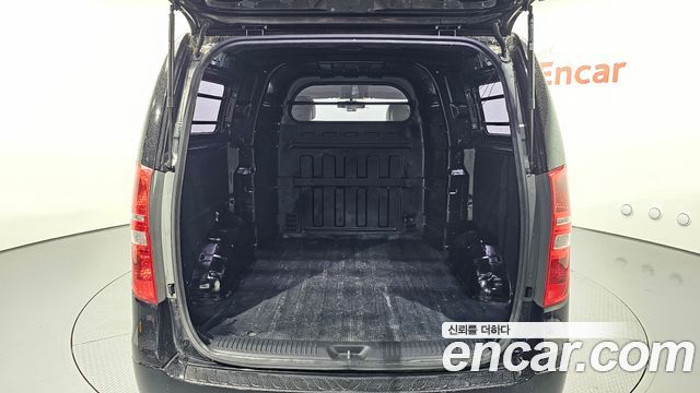 Hyundai Starex 2018 — photo 16