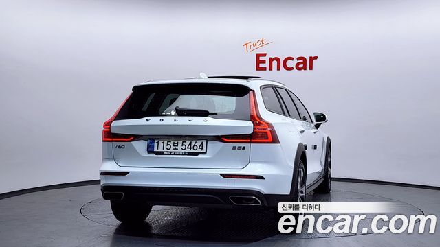 Volvo V60 2021 — photo 4