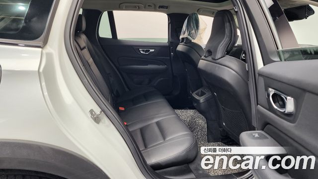 Volvo V60 2021 — photo 11
