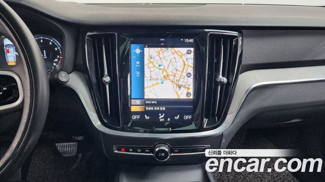 Volvo V60 2021 — photo 12