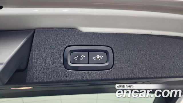Volvo V60 2021 — photo 18