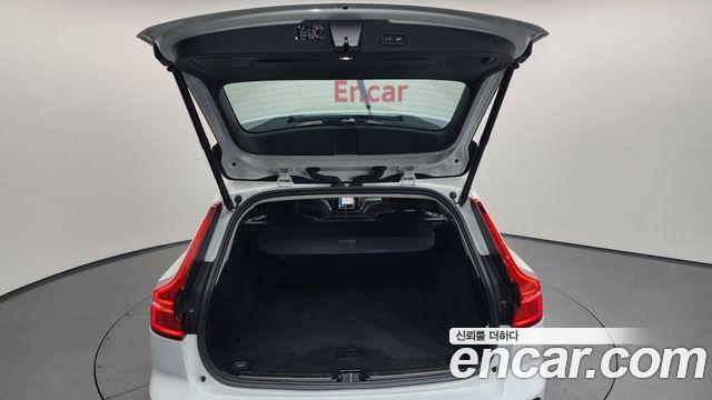 Volvo V60 2021 — photo 19