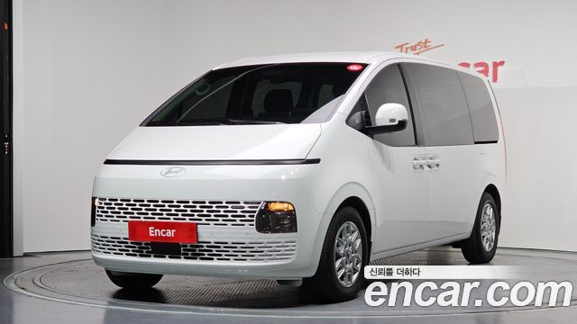Hyundai Staria 2025 — photo 1