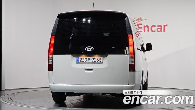 Hyundai Staria 2025 — photo 4