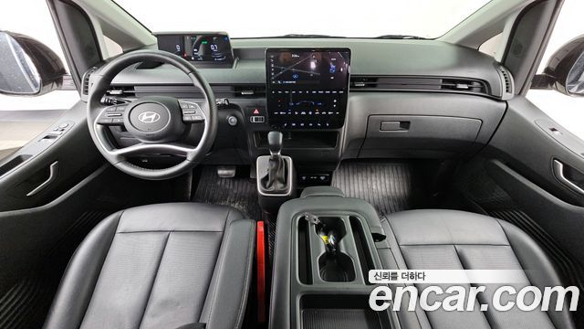 Hyundai Staria 2025 — photo 10