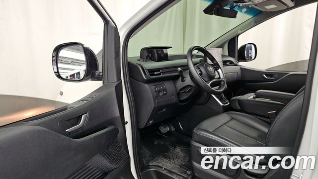 Hyundai Staria 2025 — photo 13