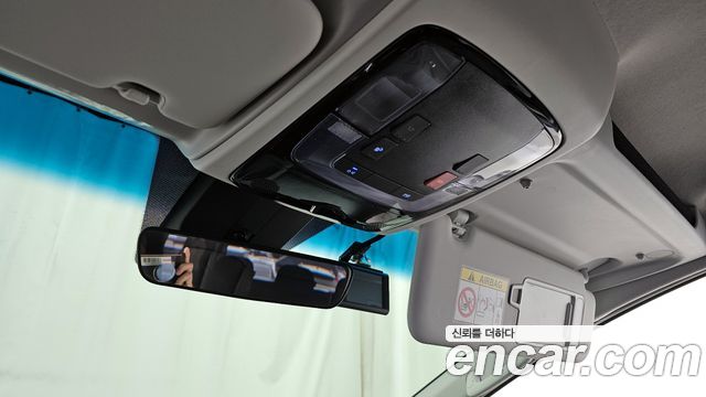Hyundai Staria 2025 — photo 23