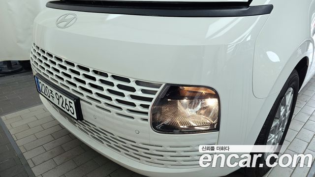 Hyundai Staria 2025 — photo 8