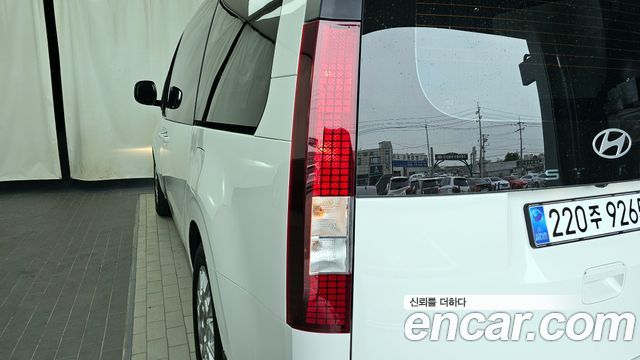 Hyundai Staria 2025 — photo 9