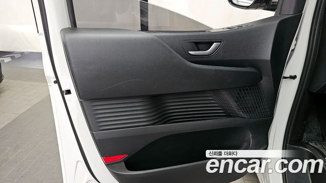 Hyundai Staria 2025 — photo 14