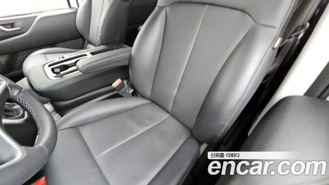 Hyundai Staria 2025 — photo 27