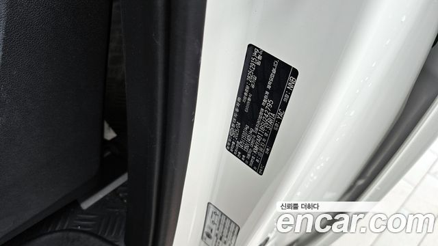 Hyundai Staria 2025 — photo 28