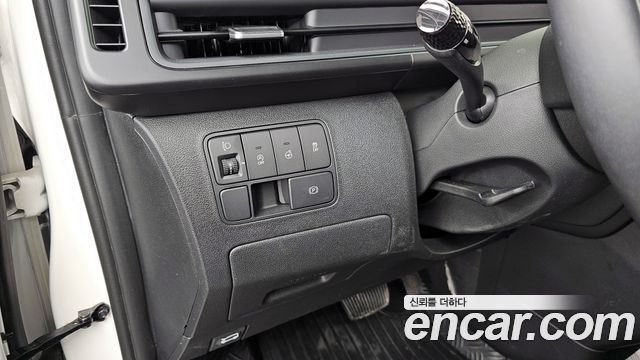 Hyundai Staria 2025 — photo 29