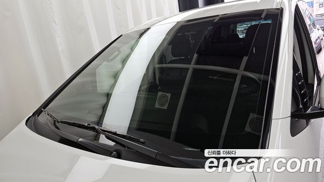 Hyundai Staria 2025 — photo 32