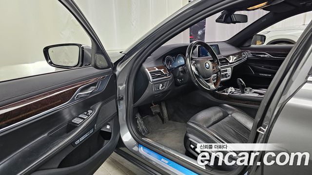BMW 7-Series 2016 — photo 10