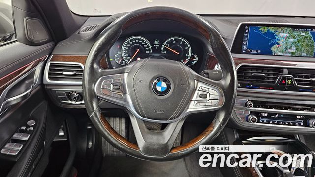 BMW 7-Series 2016 — photo 13