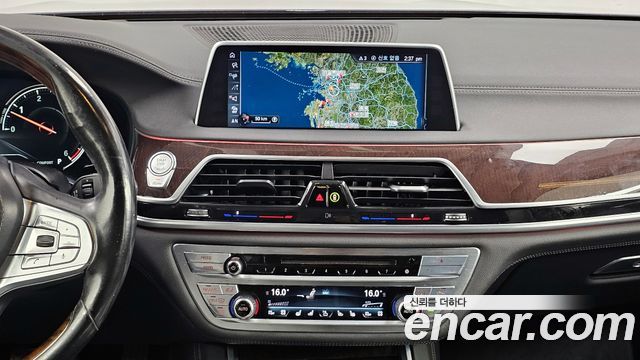 BMW 7-Series 2016 — photo 14