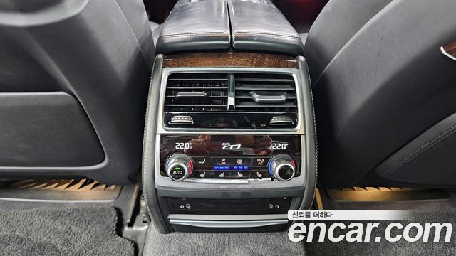 BMW 7-Series 2016 — photo 17