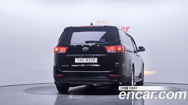 Kia Canival 2016 — photo 4
