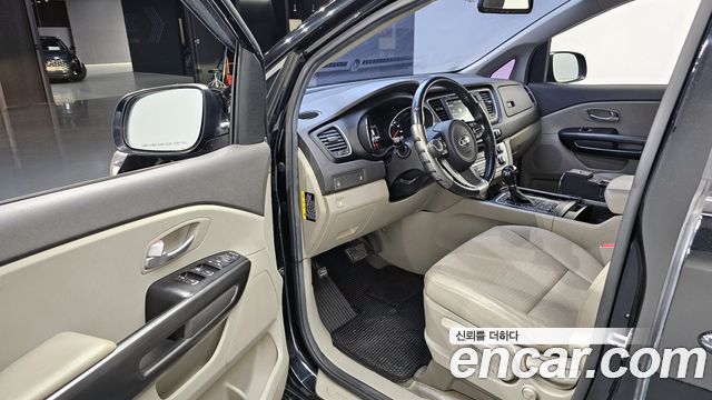 Kia Canival 2016 — photo 13