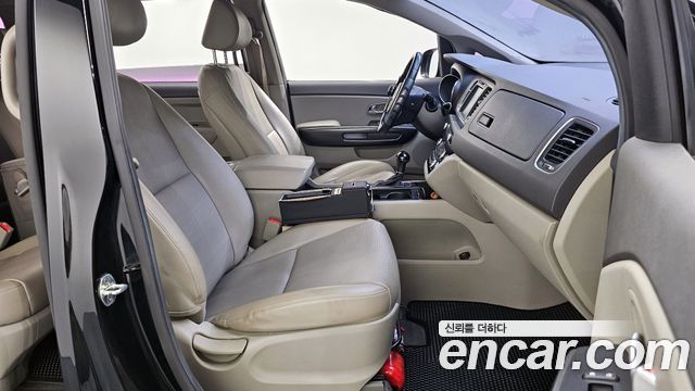 Kia Canival 2016 — photo 17