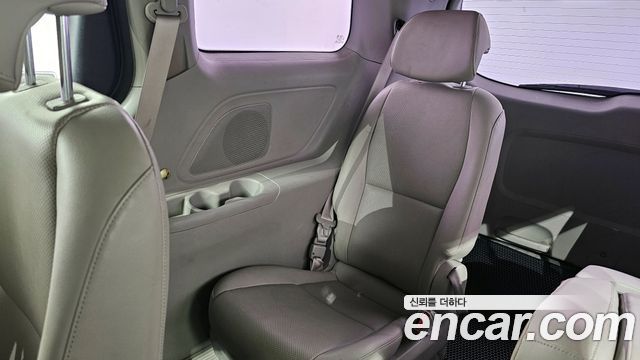 Kia Canival 2016 — photo 19
