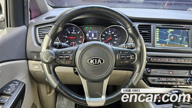 Kia Canival 2016 — photo 20