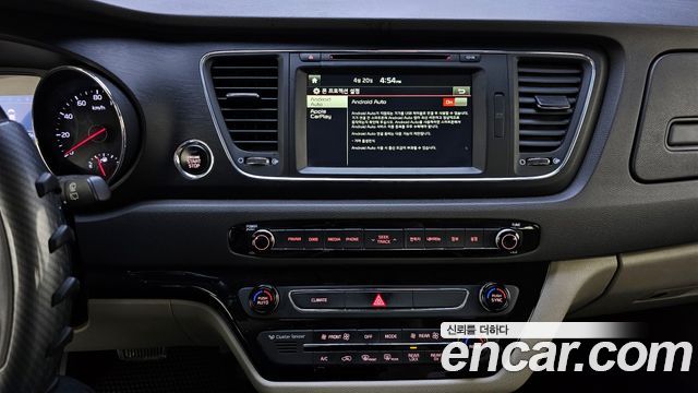 Kia Canival 2016 — photo 21