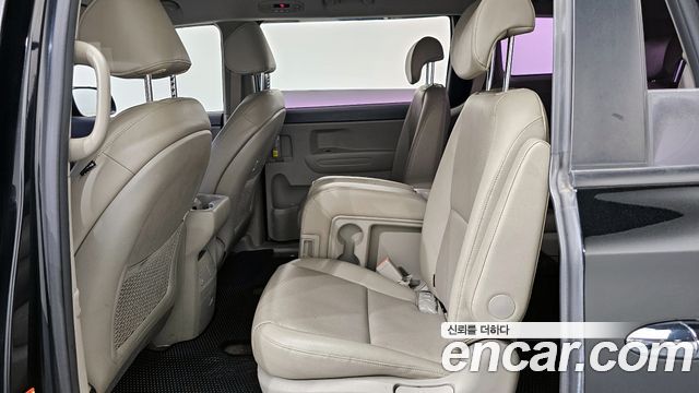 Kia Canival 2016 — photo 16