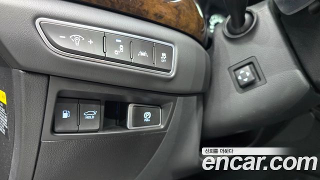 Genesis G90 2019 — photo 14