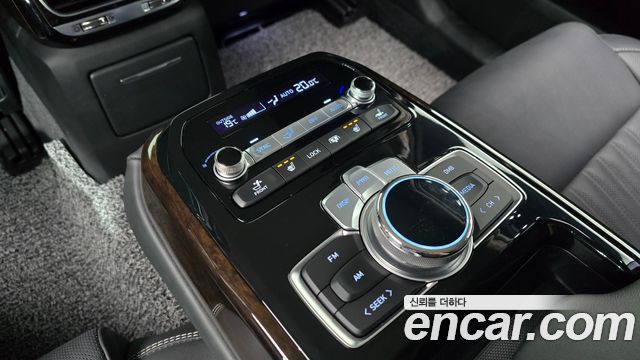 Genesis G90 2019 — photo 17