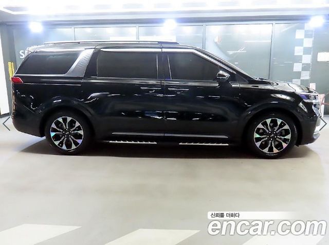 Kia Canival 2021 — photo 3