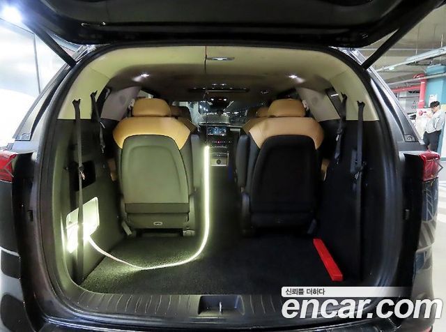 Kia Canival 2021 — photo 17