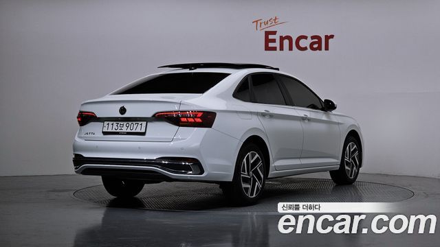 Volkswagen Jetta 2024 — photo 2