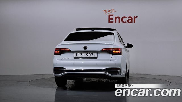 Volkswagen Jetta 2024 — photo 4